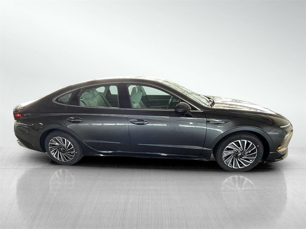 new 2025 Hyundai Sonata Hybrid car, priced at $30,622