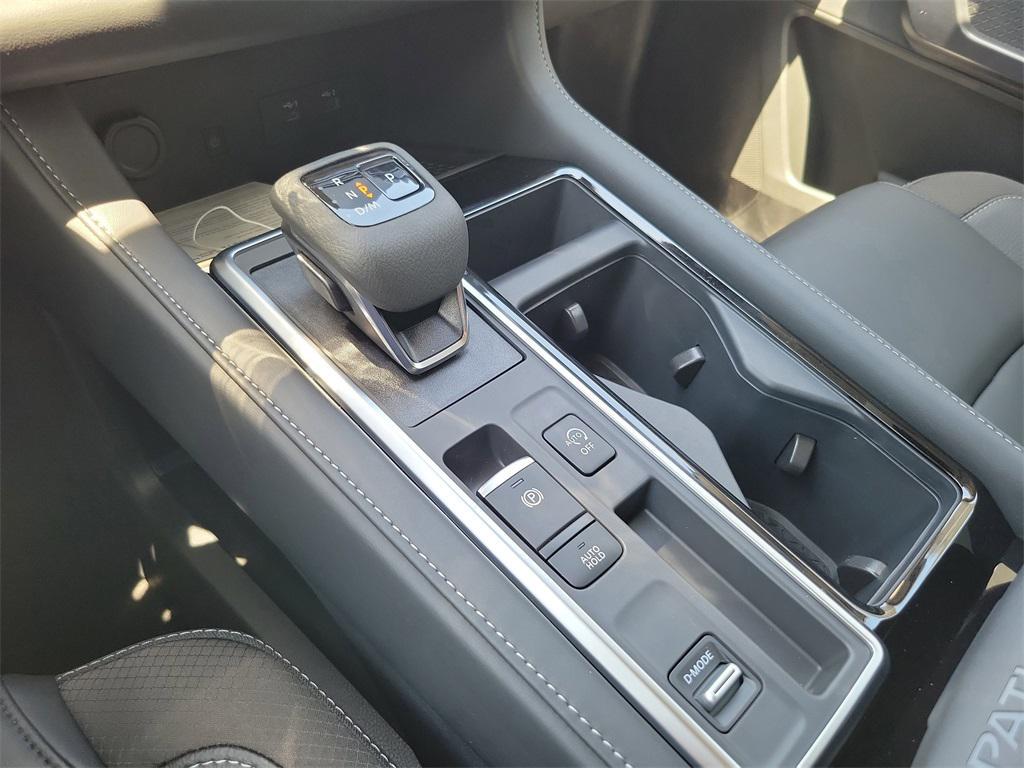 new 2025 Nissan Pathfinder car, priced at $34,236