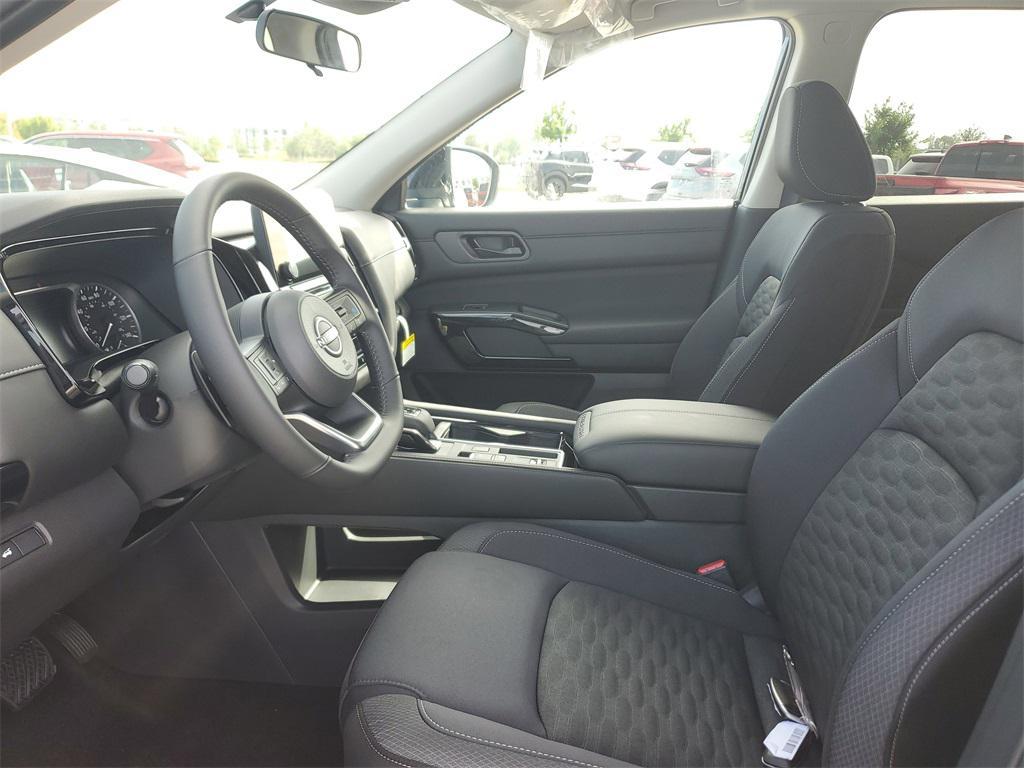 new 2025 Nissan Pathfinder car, priced at $33,196
