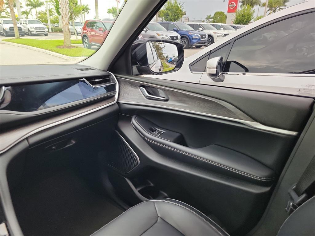 used 2022 Jeep Grand Cherokee car, priced at $27,602