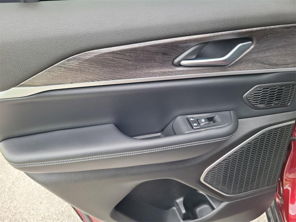used 2022 Jeep Grand Cherokee car, priced at $27,602