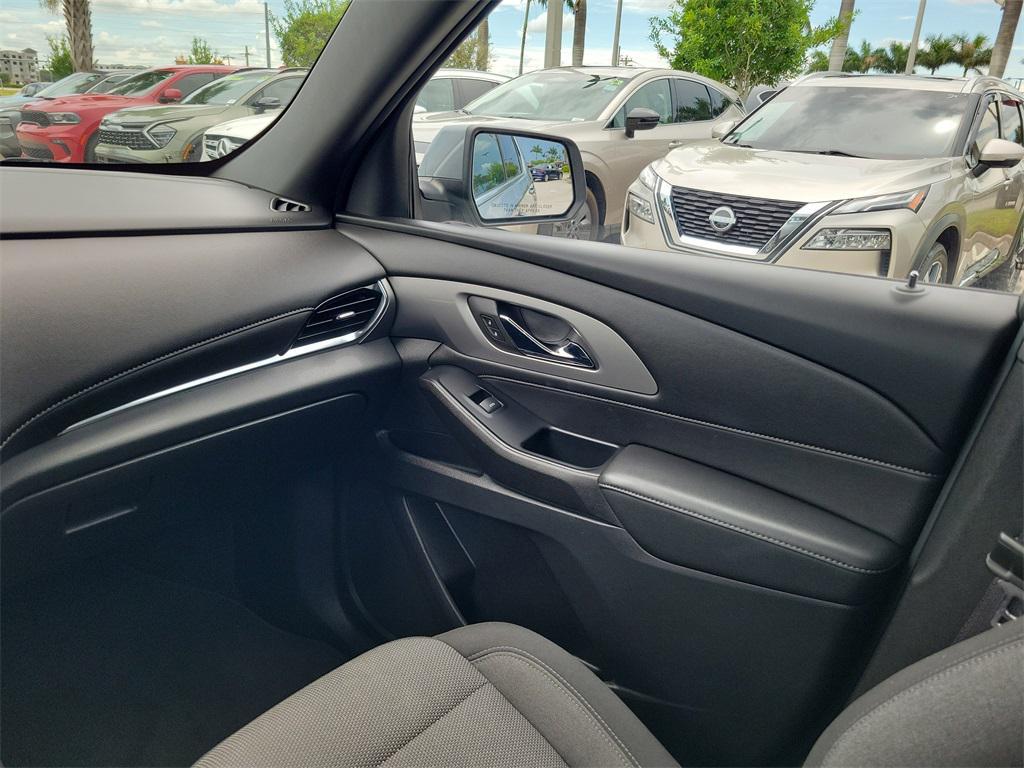 used 2023 Chevrolet Traverse car, priced at $25,855