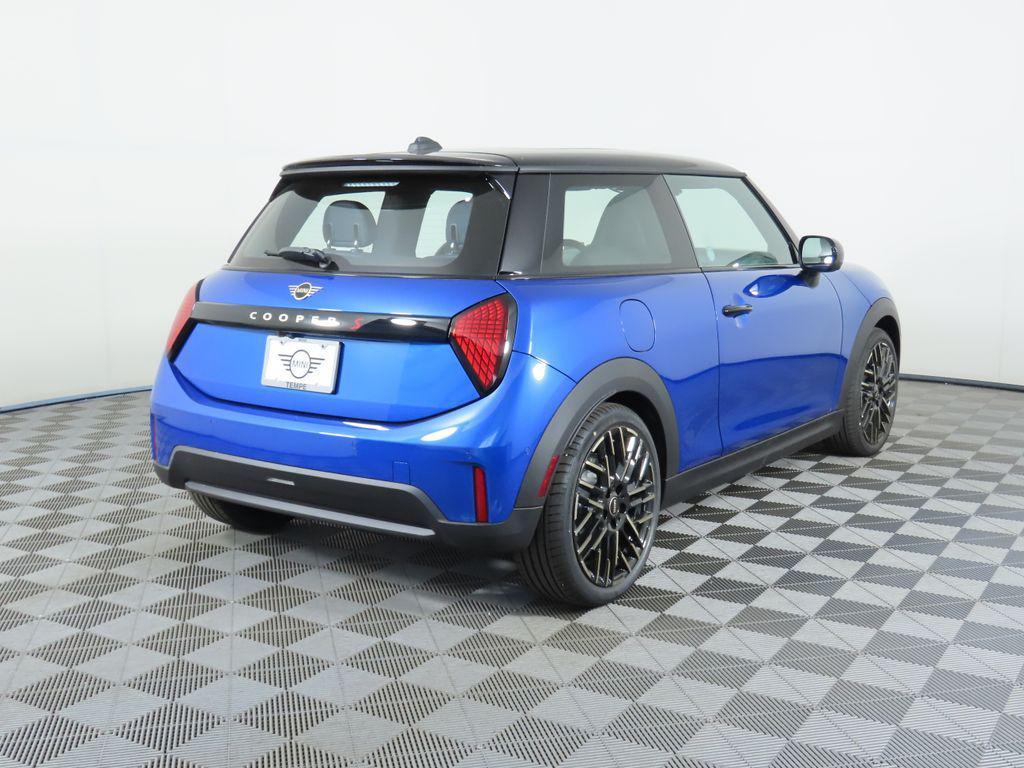 new 2025 MINI Hardtop car