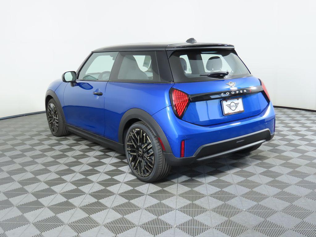 new 2025 MINI Hardtop car