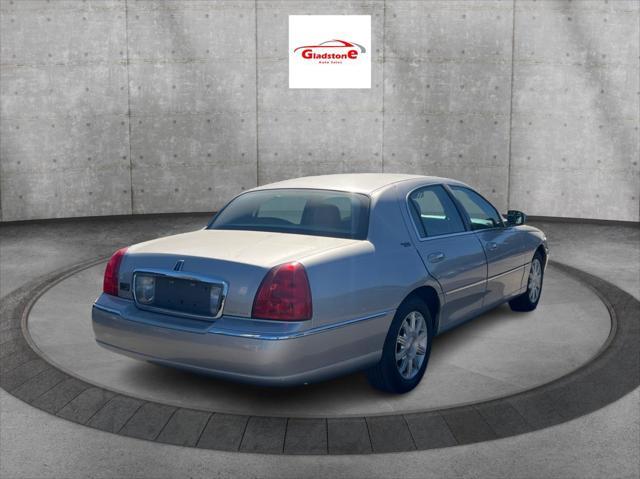 used 2009 Lincoln Town Car car, priced at $15,995