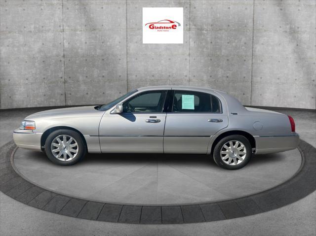 used 2009 Lincoln Town Car car, priced at $15,995