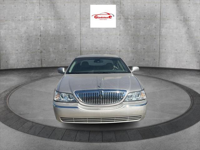 used 2009 Lincoln Town Car car, priced at $15,995