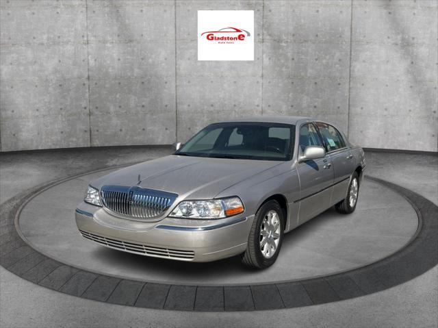 used 2009 Lincoln Town Car car, priced at $15,995