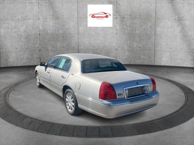 used 2009 Lincoln Town Car car, priced at $15,995