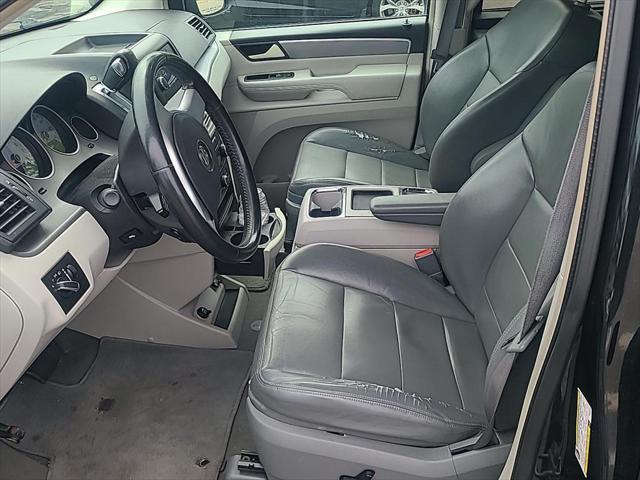 used 2009 Volkswagen Routan car, priced at $4,995