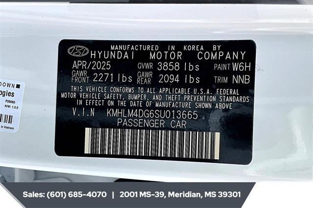 new 2025 Hyundai Elantra car, priced at $23,606