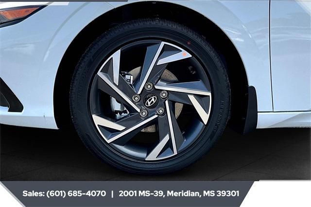 new 2025 Hyundai Elantra car, priced at $26,068