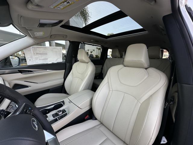 new 2025 INFINITI QX60 car, priced at $58,674