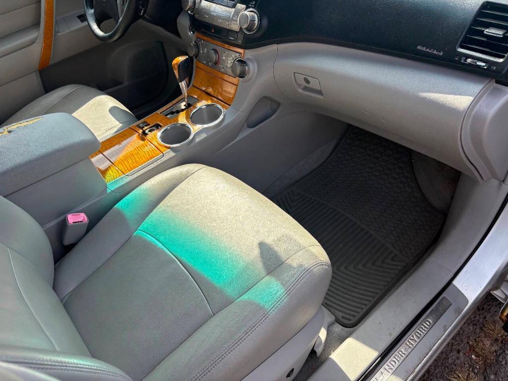 used 2009 Toyota Highlander Hybrid car, priced at $5,488