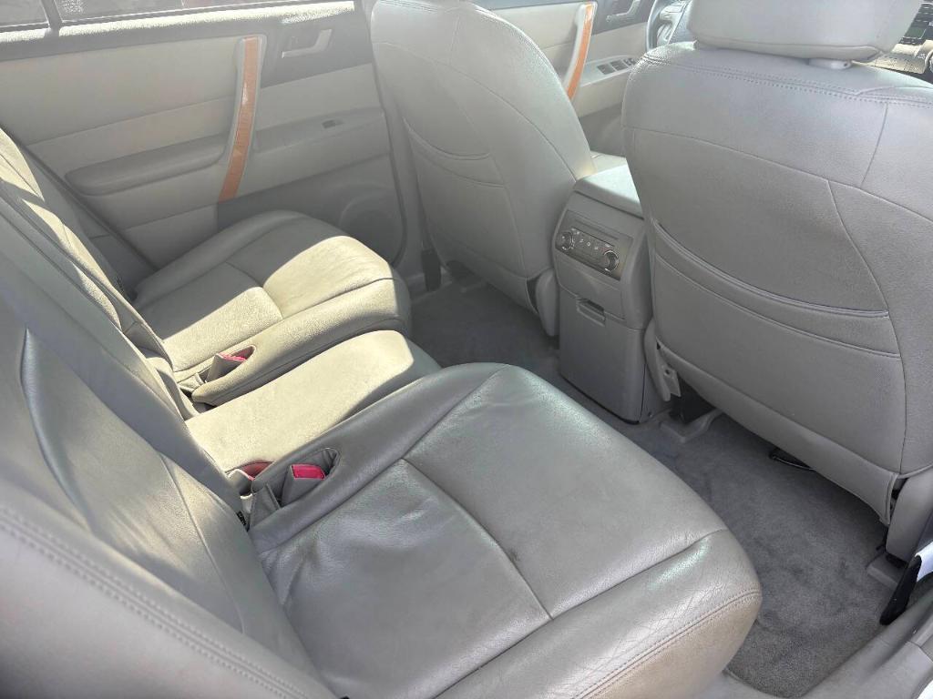 used 2009 Toyota Highlander Hybrid car, priced at $5,488