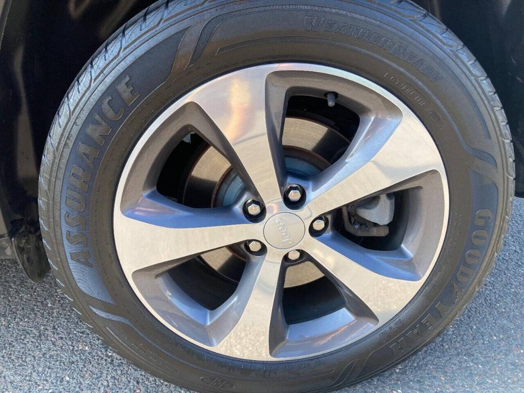 used 2019 Jeep Cherokee car, priced at $7,988