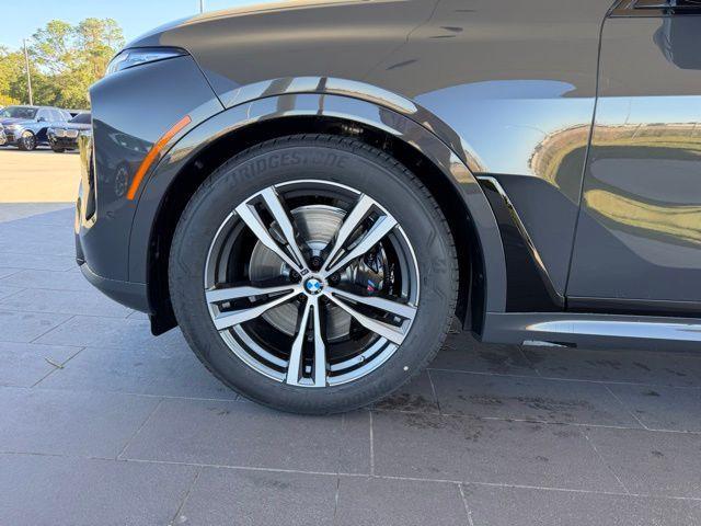 new 2026 BMW X7 car, priced at $106,505
