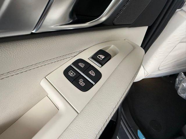new 2026 BMW X7 car, priced at $102,225