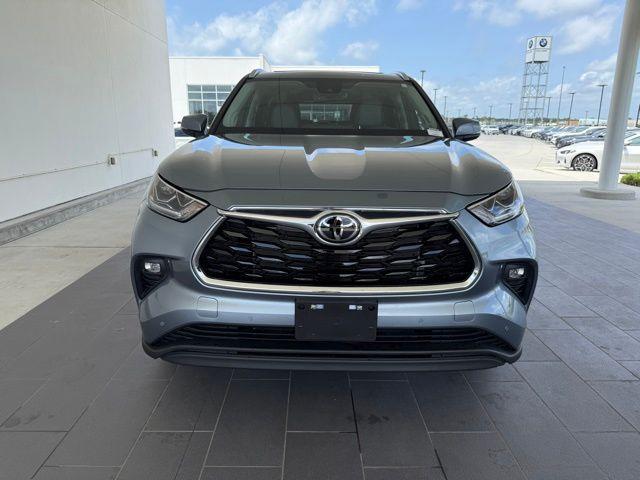 used 2023 Toyota Highlander car, priced at $41,900