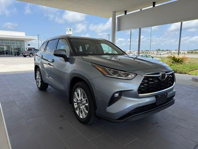 used 2023 Toyota Highlander car, priced at $41,900
