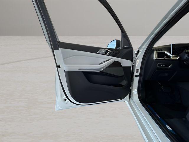 new 2026 BMW X7 car, priced at $96,905