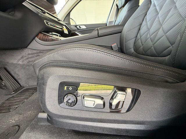 new 2026 BMW X7 car, priced at $95,625