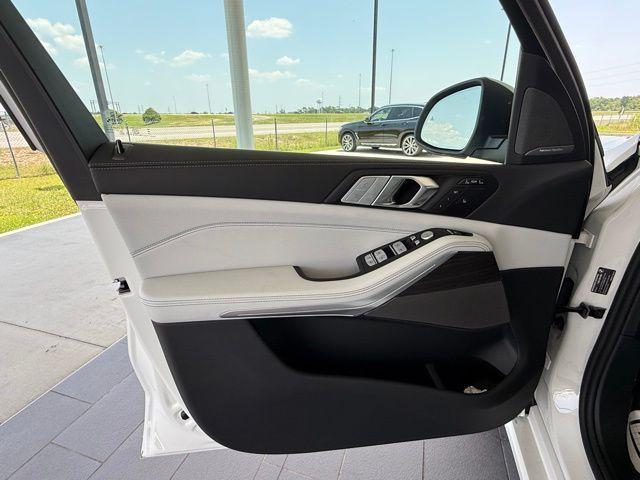 new 2026 BMW X7 car, priced at $91,625