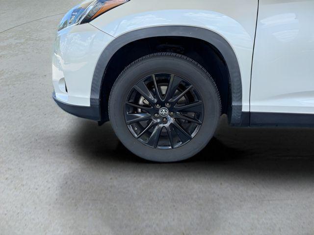 used 2019 Toyota Highlander car, priced at $26,900