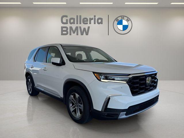 used 2025 Honda Pilot car, priced at $37,400