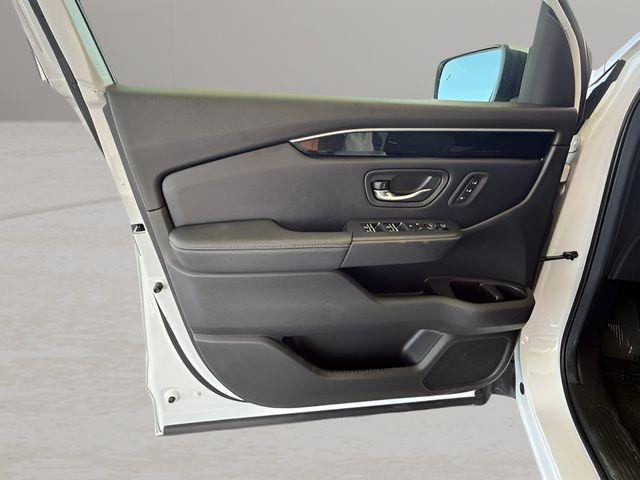 used 2025 Honda Pilot car, priced at $37,400