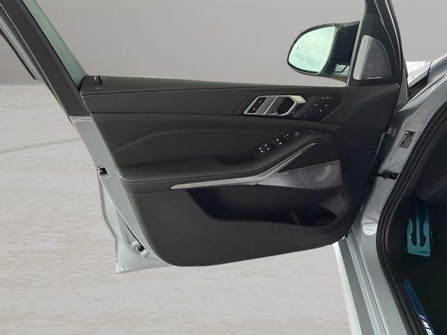 new 2026 BMW X7 car, priced at $125,275