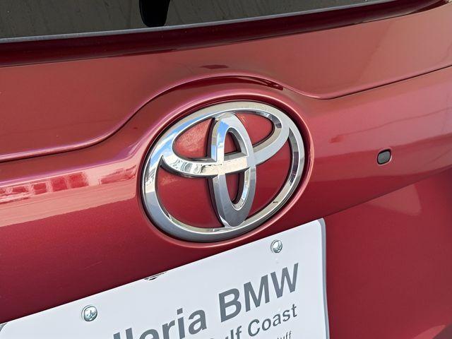 used 2017 Toyota Highlander car, priced at $25,900