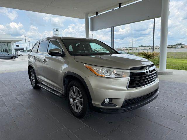 used 2014 Toyota Highlander car, priced at $17,200