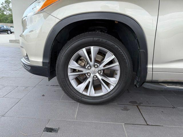 used 2014 Toyota Highlander car, priced at $17,200