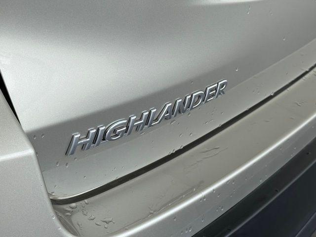 used 2014 Toyota Highlander car, priced at $17,200