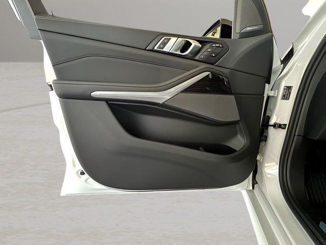 new 2026 BMW X7 car, priced at $97,005