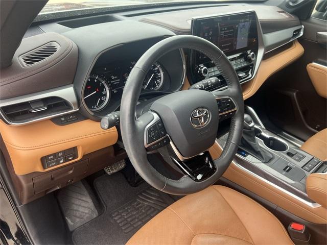 used 2021 Toyota Highlander car, priced at $39,297