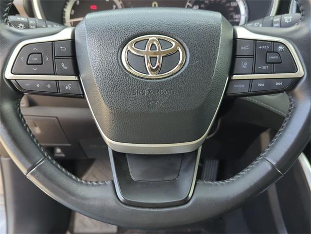 used 2023 Toyota Highlander car, priced at $32,497