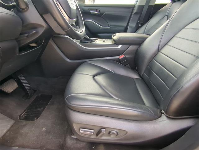 used 2023 Toyota Highlander car, priced at $32,497