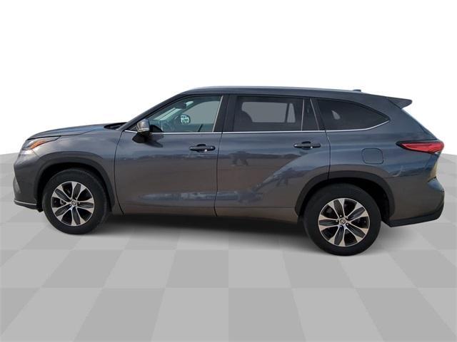 used 2023 Toyota Highlander car, priced at $32,497