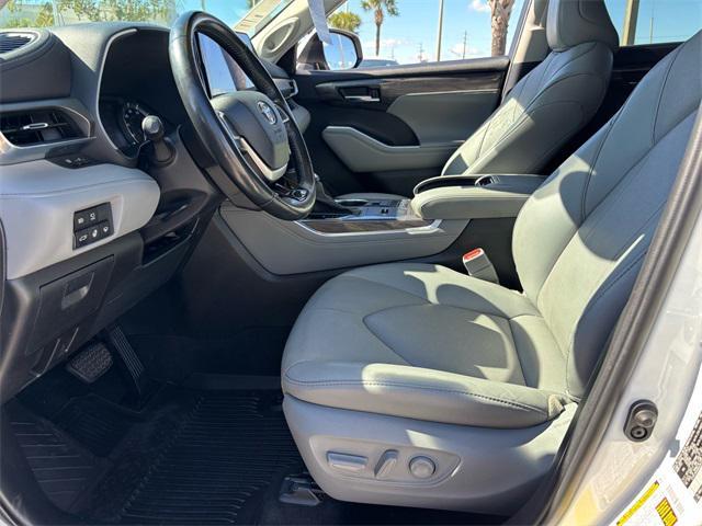 used 2022 Toyota Highlander car, priced at $32,391