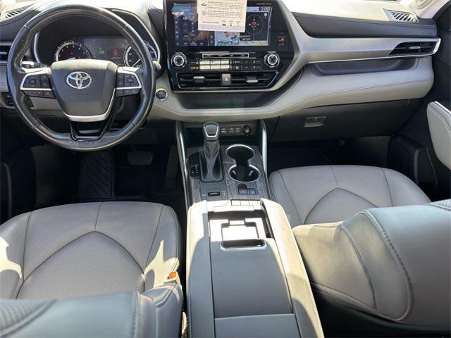 used 2022 Toyota Highlander car, priced at $32,391