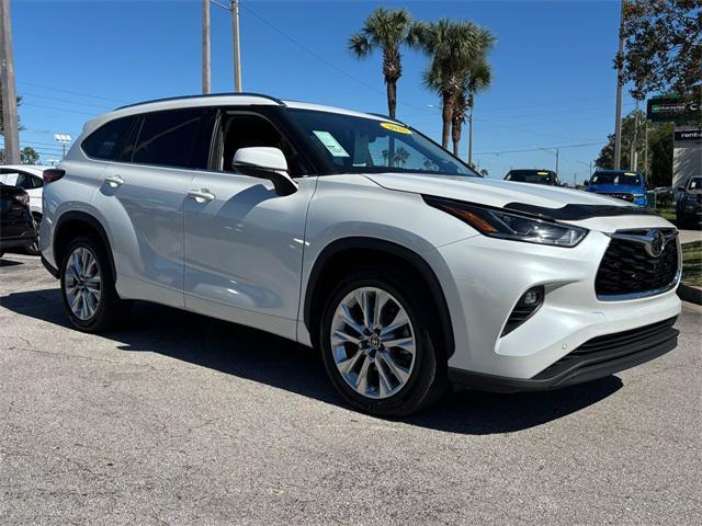 used 2022 Toyota Highlander car, priced at $32,391