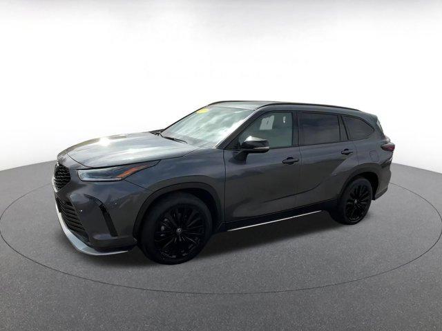 used 2024 Toyota Highlander car, priced at $40,069