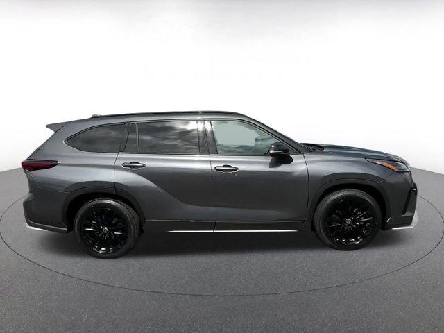 used 2024 Toyota Highlander car, priced at $40,069