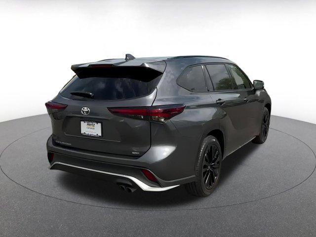 used 2024 Toyota Highlander car, priced at $40,069