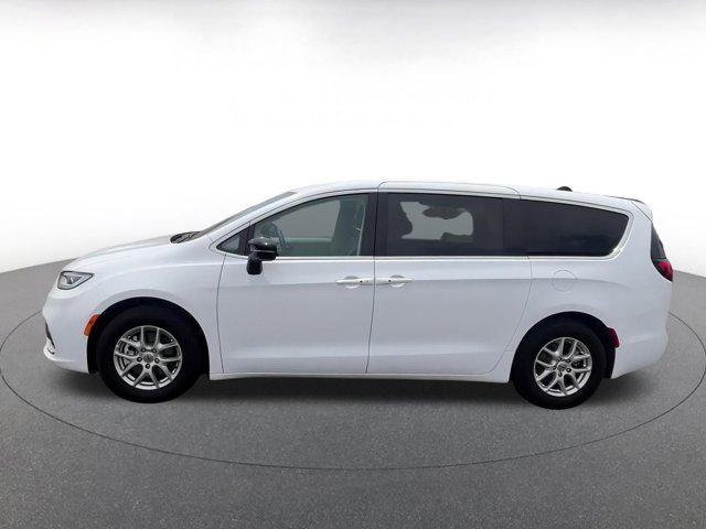 used 2024 Chrysler Pacifica car, priced at $32,536