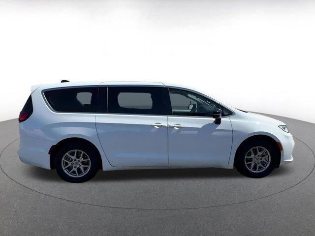 used 2024 Chrysler Pacifica car, priced at $31,331