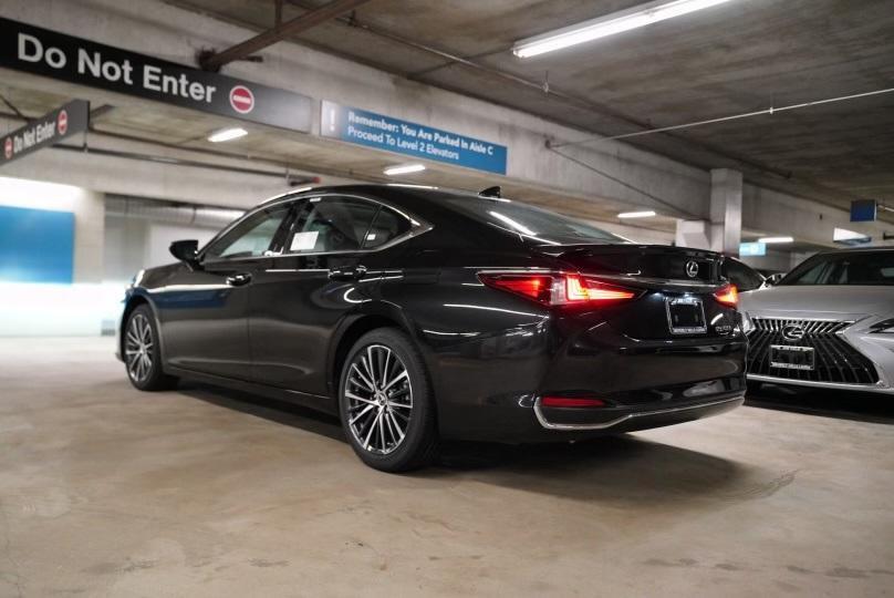 new 2025 Lexus ES 300h car, priced at $48,170