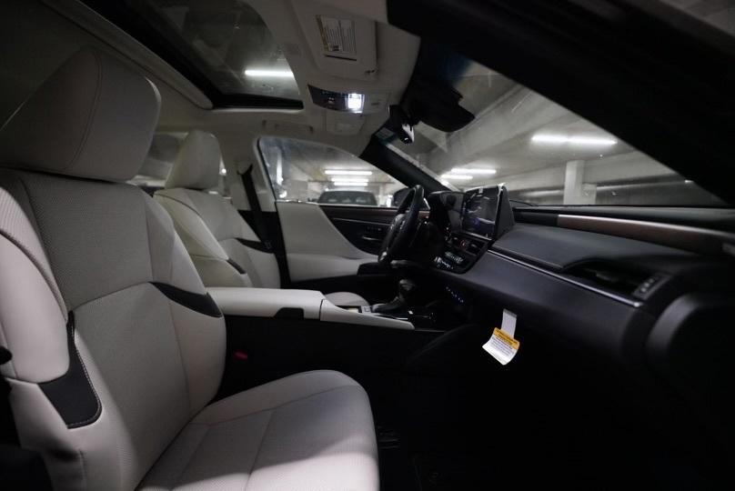 new 2024 Lexus ES 300h car, priced at $52,145